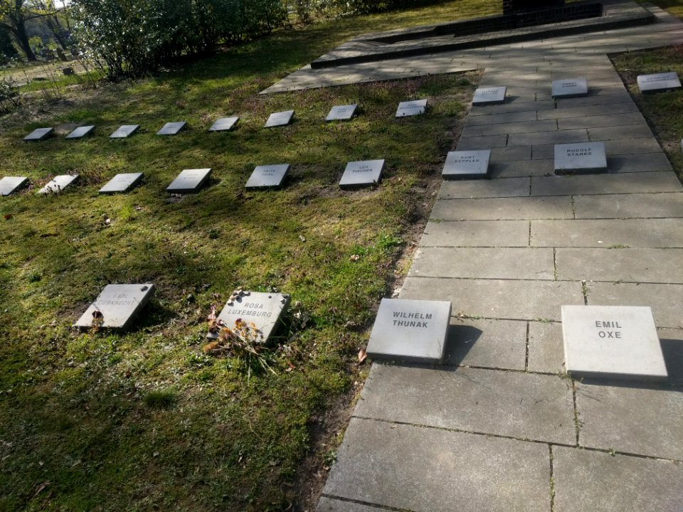 RevolutionsdenkmalNamenstafelnMitte