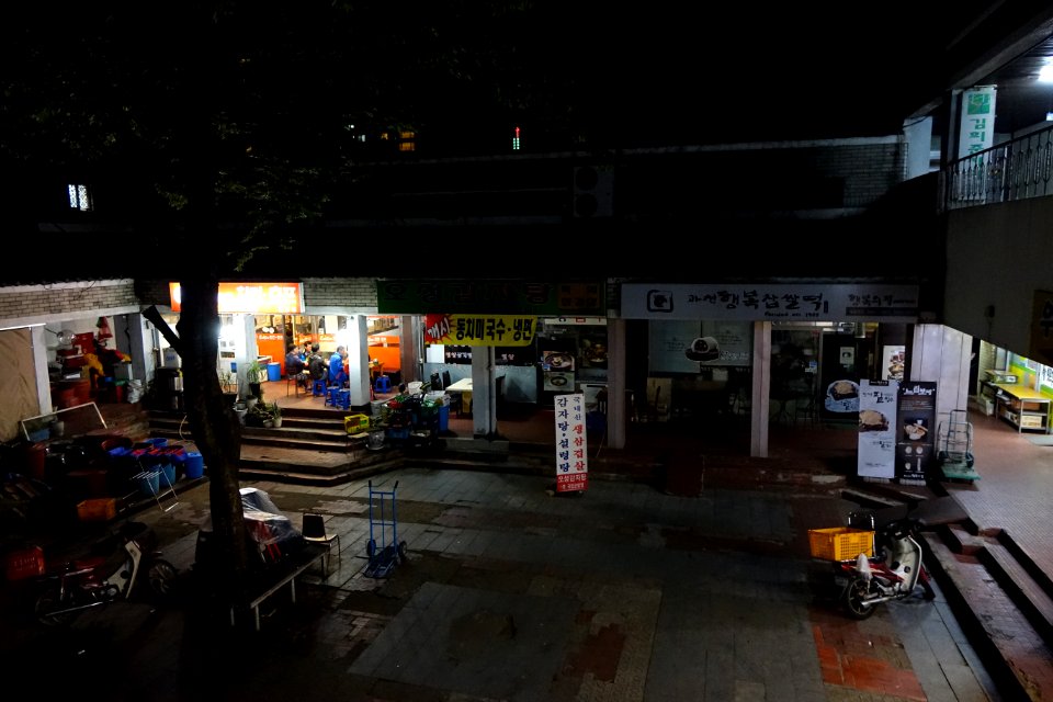 Restaurant in Gwacheon at night - 20150514 (DSC00379)