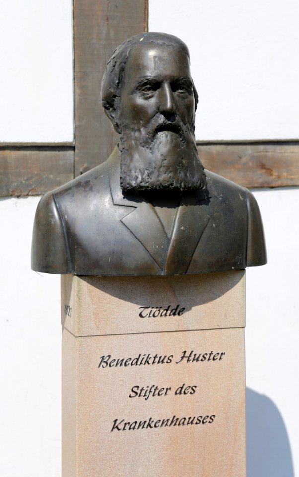 Recke Benediktus Huster Bust 02
