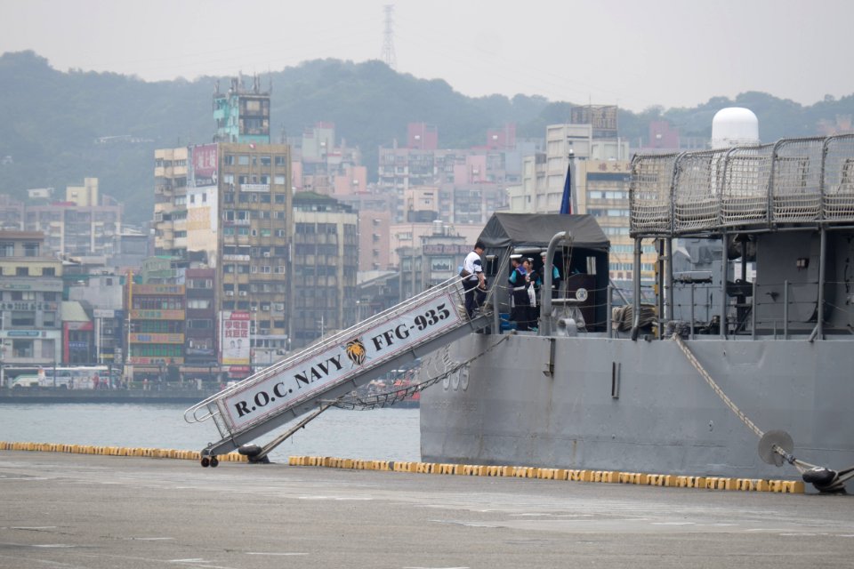 Rear Right Board Gangway of ROCN Lan Yang (FFG-935) 20150316