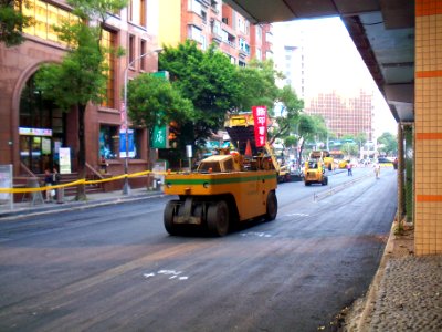 Road Roller and Loader for Maintenance of Fuxing Road 20091107