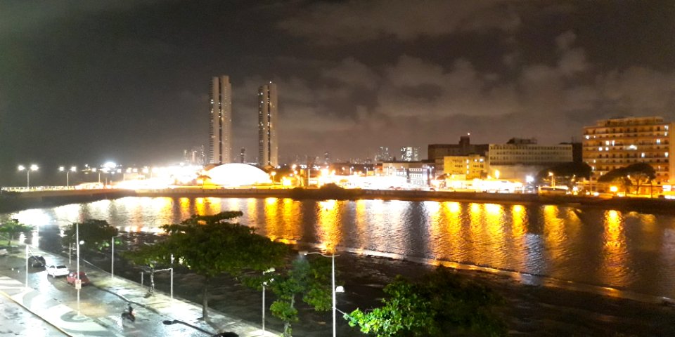 Rio Capibaribe noturno, Recife (PE)