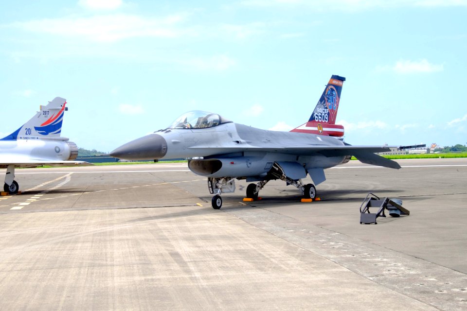 ROCAF F-16A 6609 Parked at Gangshan AFB Apron after Demonstration Flight 20170812a