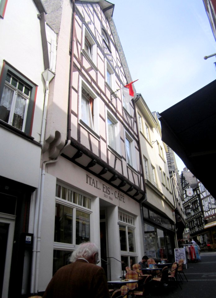 Rheinstraße 15