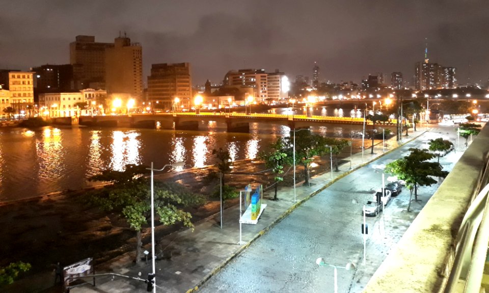 Rio Capibaribe à noite, Recife (PE)