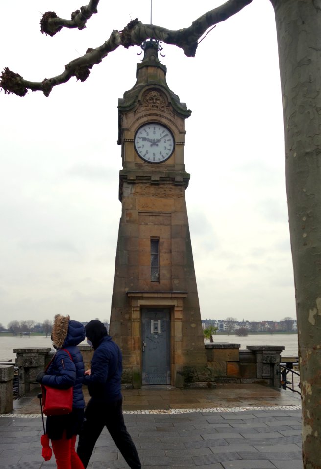Rheinpegeluhr bei Hochwasser, Düsseldorf, 6. Februar 2021