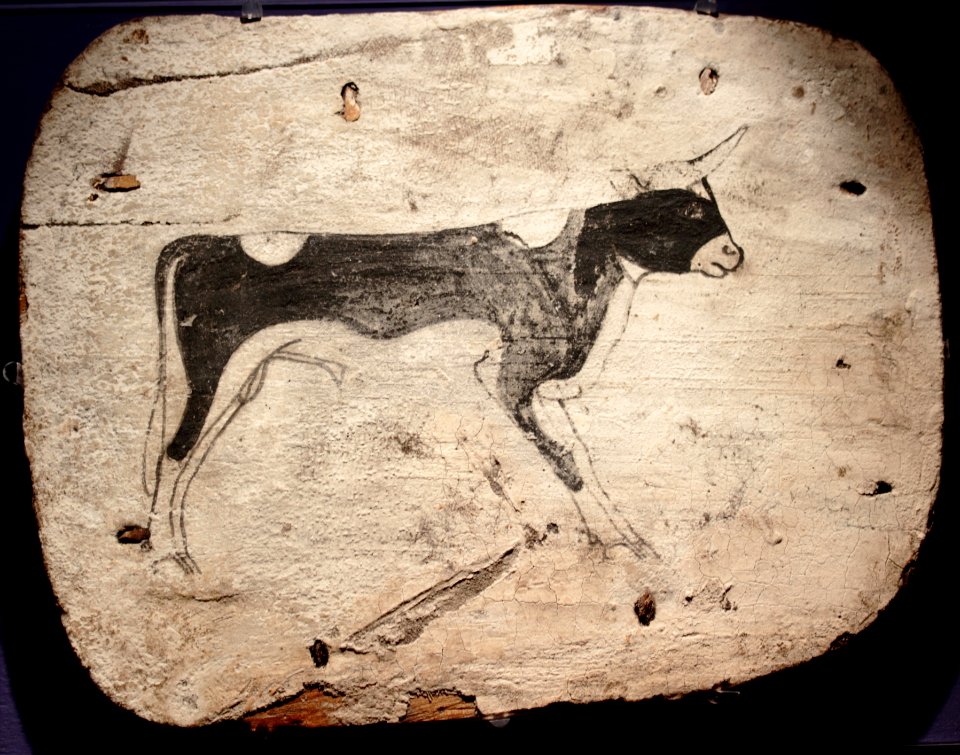 Pied de sarcophage avec taureau Apis