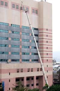 Pipe Workers Working at Out Wall of 13th Floor, Taipei City Minsheng Community Center 20160102b