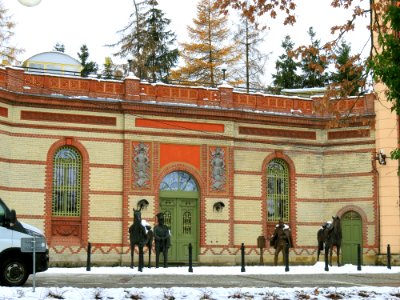 Plac Dominikański w Przemyślu 01 - Huzar i Ułan