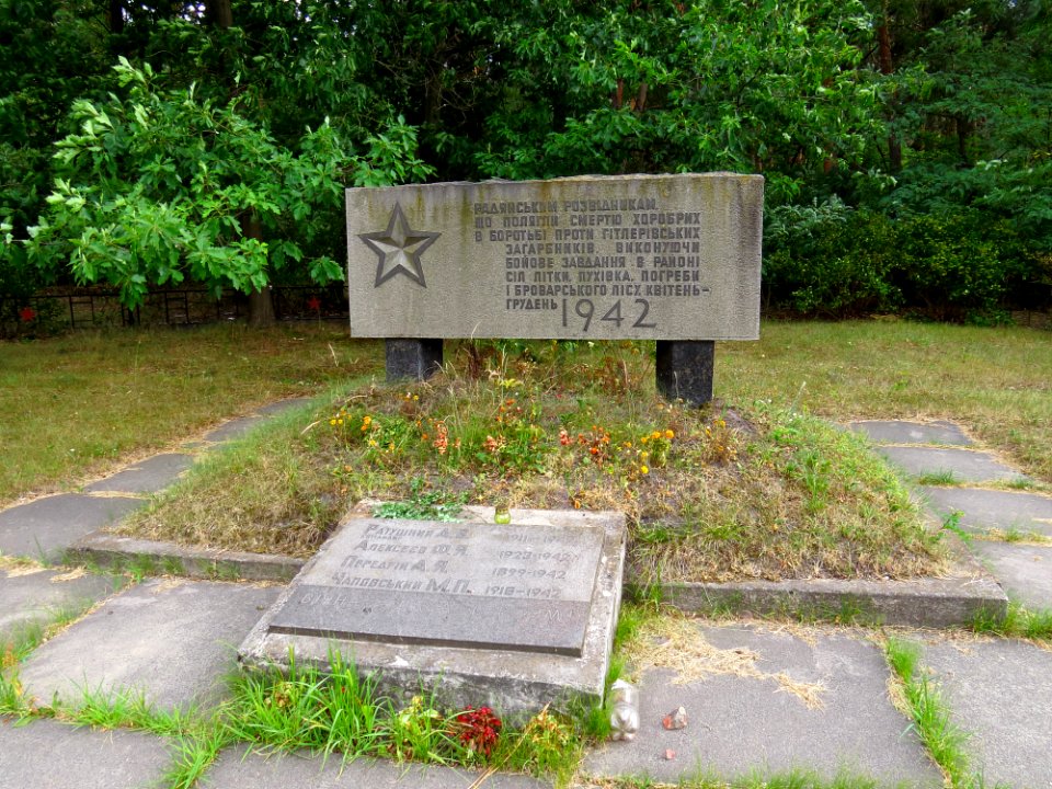 Pogreby - Scouts monument1