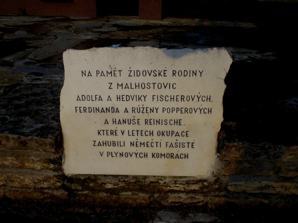 Památník padlých v Malhostovicích - připomínka umučených