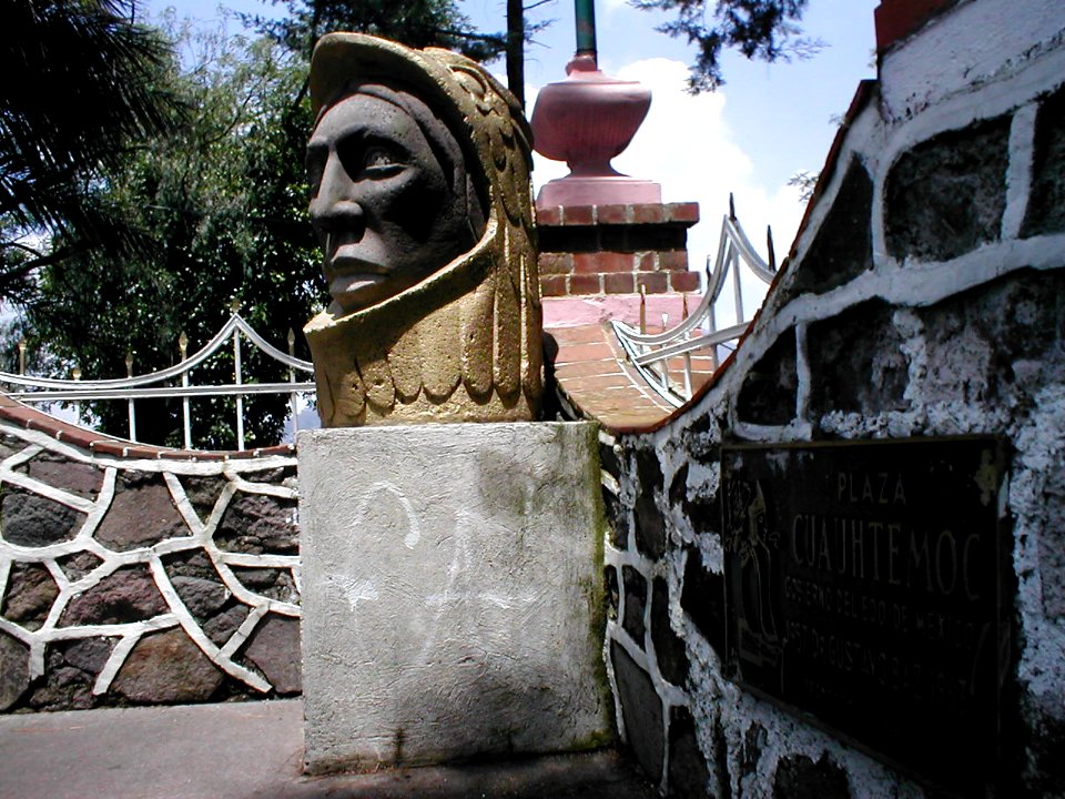 Plaza Cuauhtémoc y su cabeza