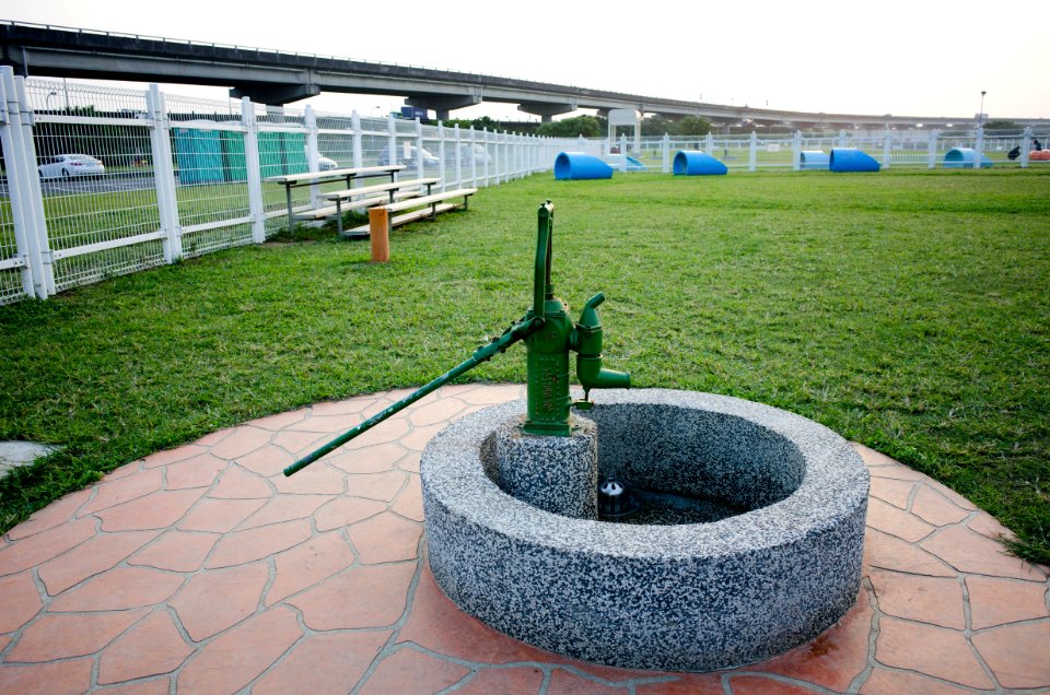 Piston Water Pump at Yingfeng DogRun Area 20141014a