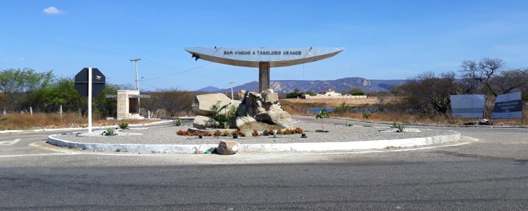 Pórtico de entrada para Taboleiro Grande (RN)