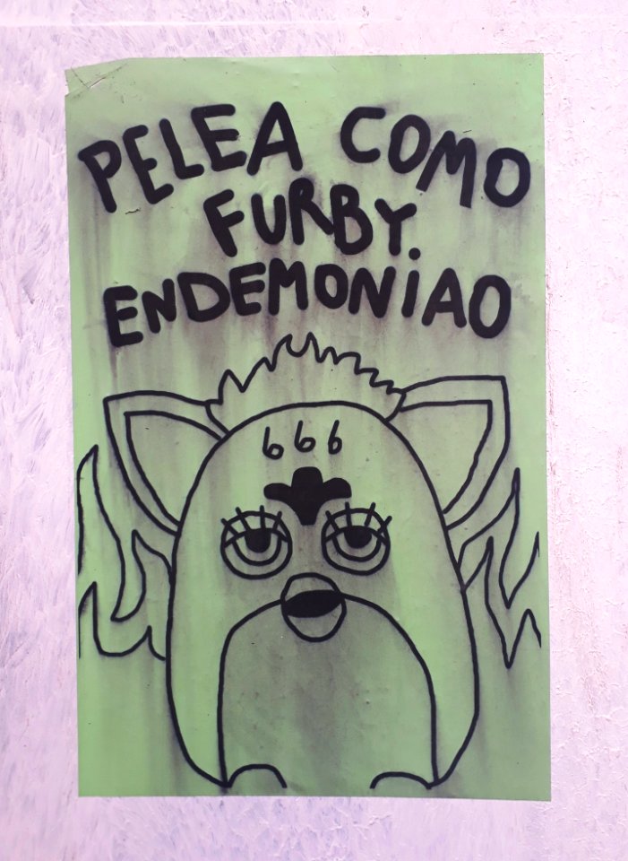 Pelea como furby endemoniao