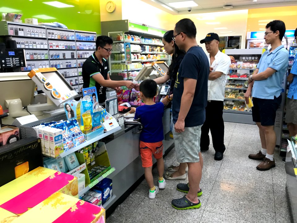 People Buying Food in FamilyMart Jingji Store 20170708
