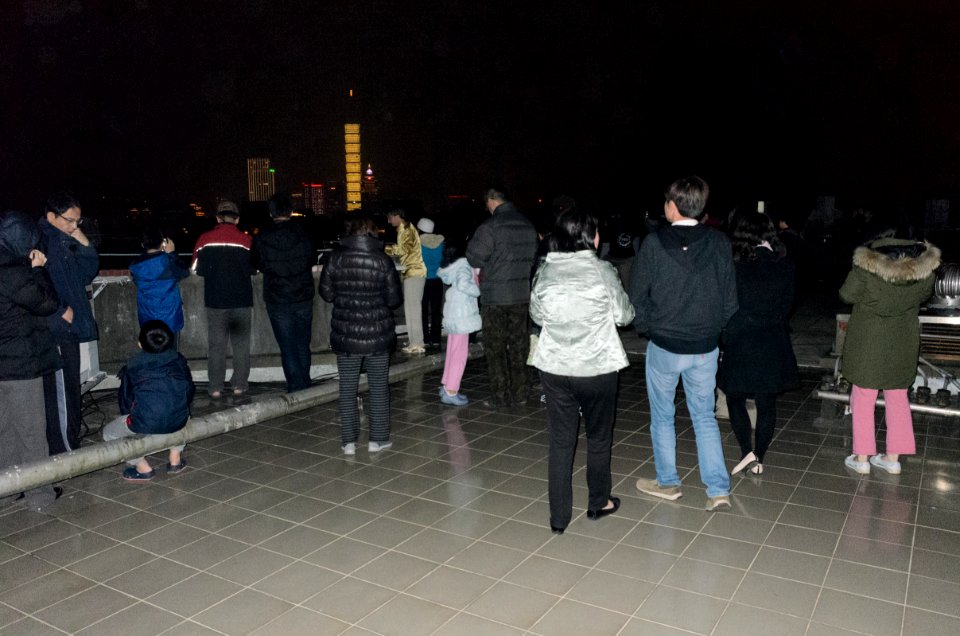 People on Roof of Shin Kong Minsheng Square Prepare Watching Taipei 101 New Year Firework 20151231