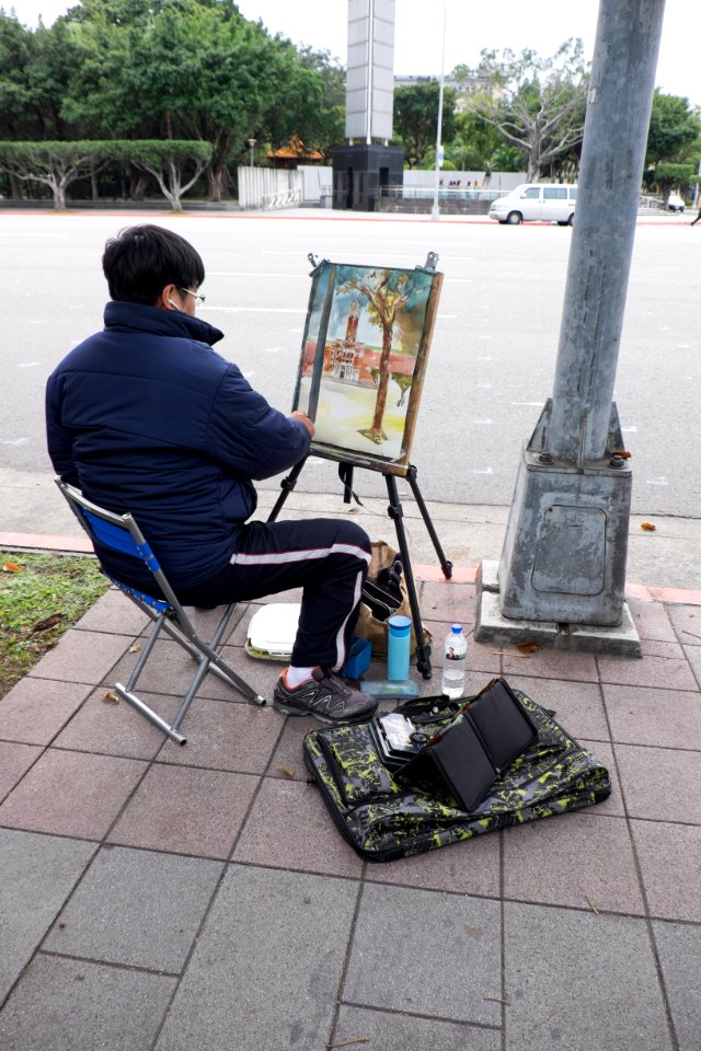 Painter in Sidewalk of Ketagalan Blvd 20150210