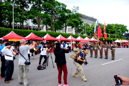 People Photographing Standard-bearers of ROCMA Alumni Association 20160612Fa