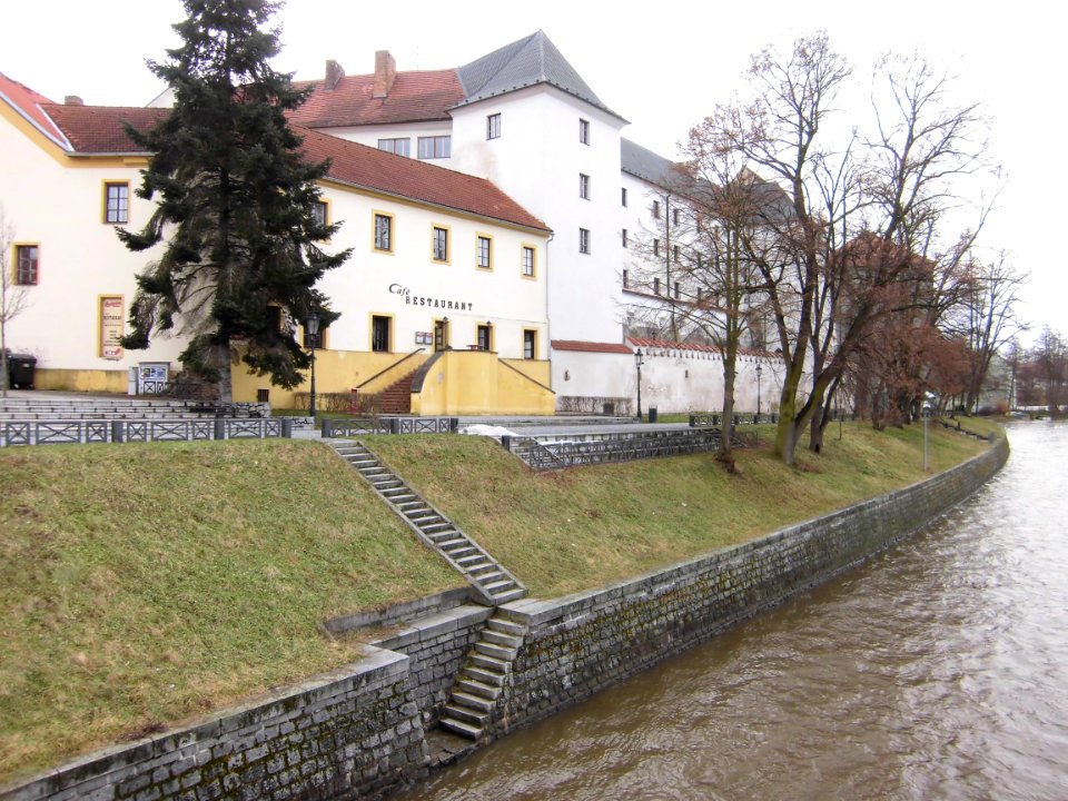 Písecký most – pohled na kavárnu