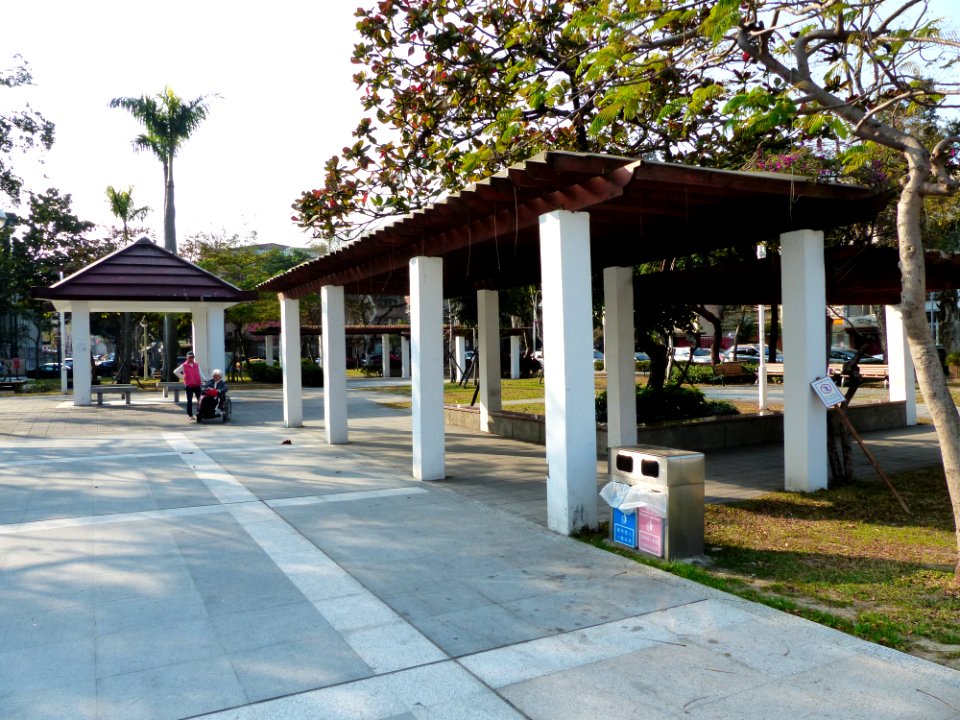 Pavilion and Trellises in Minsheng Park 20140130