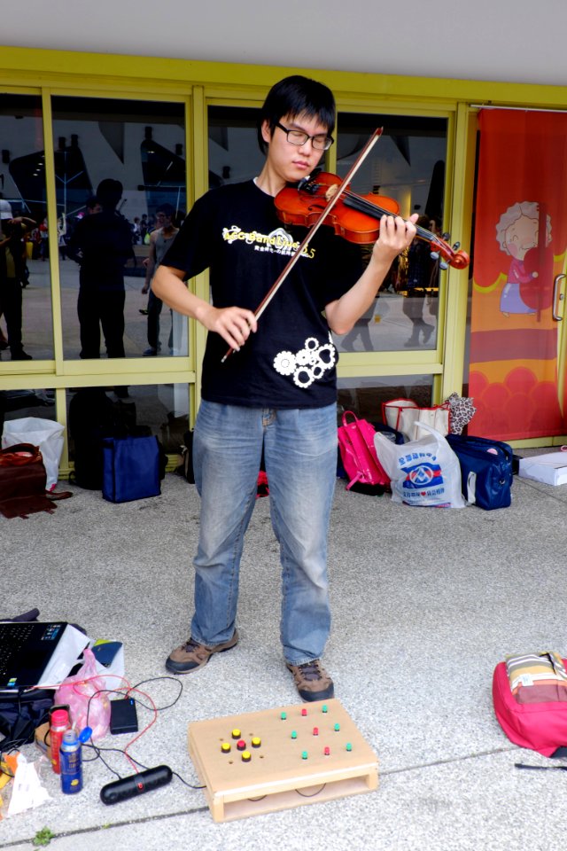 PC Liao Playing Violin in Court of Expo Dome 20150509b