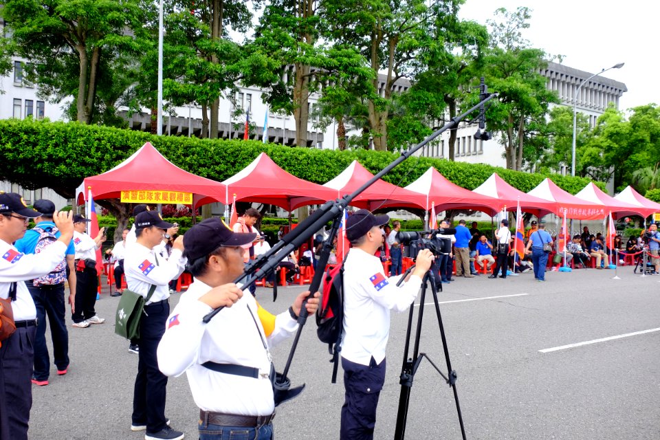 People Photographing Standard-bearers of ROCMA Alumni Association 20160612Fb