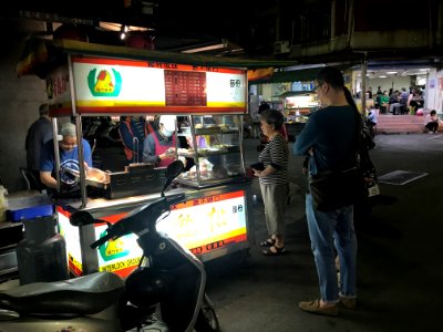 People Waiting Buy Deep Fried Chicken Breast at Xindong Street, Songshan District, Taipei 20180409