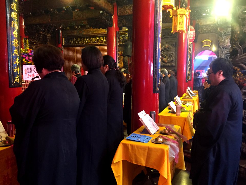People Praying in Songshan Ciyou Temple Main Building 20160208