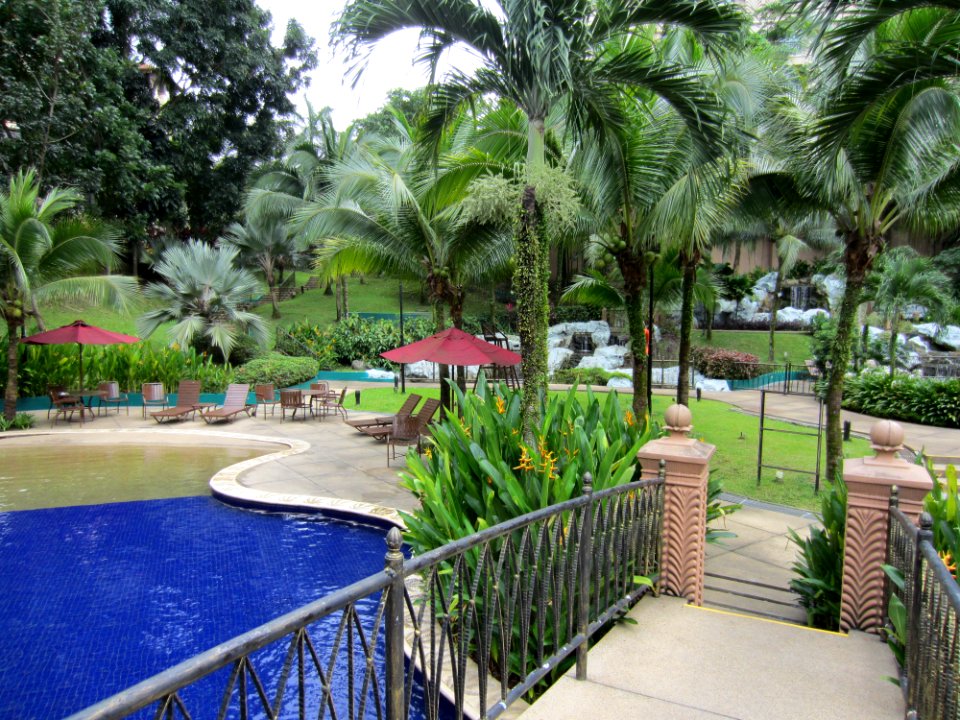Putrajaya-Marriott-Hotel-pool