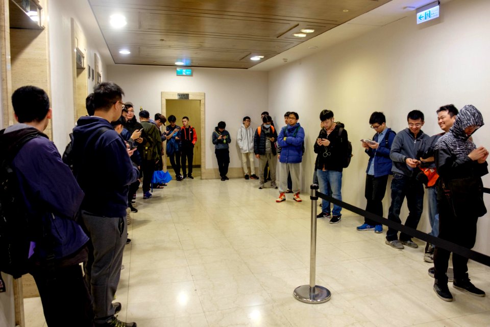 Queue of Adventurers Waiting to Witchwood Launch Warming up Party 20180407b
