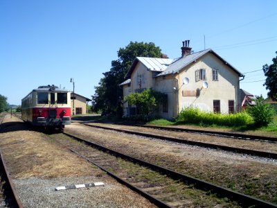 Pastovce station railcar 830 photo