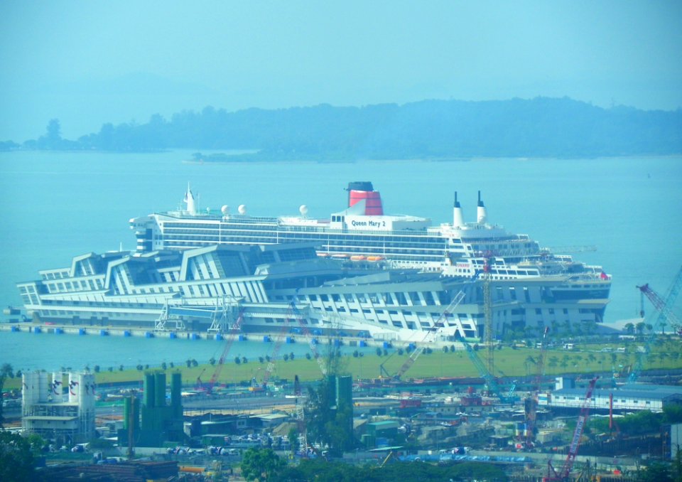 Queen Mary 2 in Marina Bay Cruise Centre Singapore 20130209