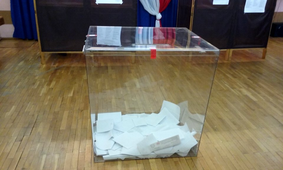 Przezroczysta urana wyborcza podczas eurwyborów w Tomaszowie Mazowieckim, w województwie łódzkim, PL, EU. CC0