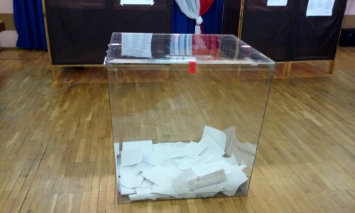 Przezroczysta urana wyborcza podczas eurwyborów w Tomaszowie Mazowieckim, w województwie łódzkim, PL, EU. CC0