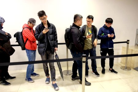 Queue of Adventurers Waiting to Witchwood Launch Warming up Party 20180407a