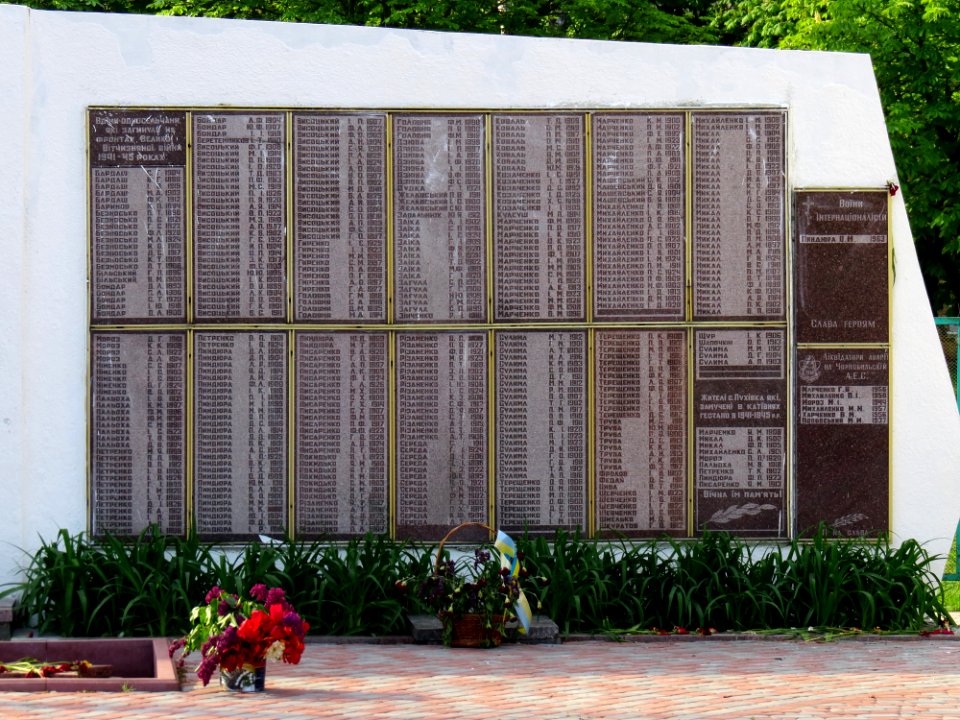 Pukhivka common grave4