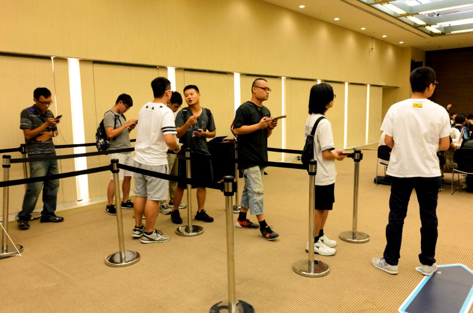 Queue of Players Waiting to Arcade 20170902b