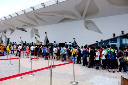 Queue of FF28 Visitors in Expo Dome 20160827b