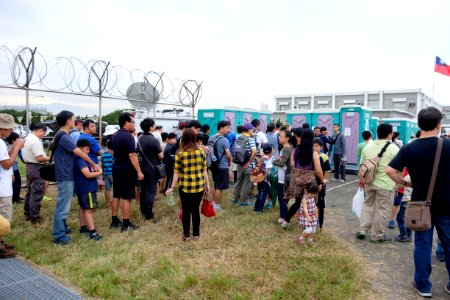 Queues of Male Toilets after Morning Programs of 2015 Hsinchu AFB Open Day 20151121
