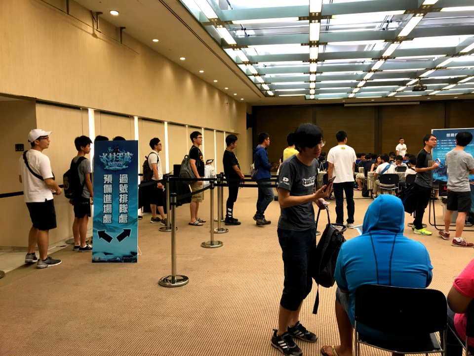 Queue of Players Waiting to Arcade 20170902a