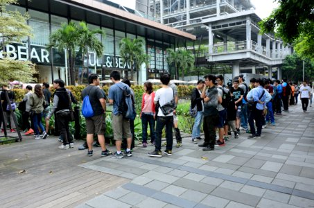 Queue of Players Wait for Signing 20160430b
