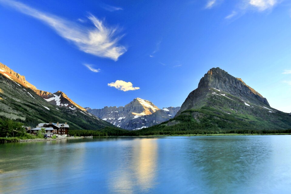 Many glacier hotel swiftcurrent lake glacier national park
