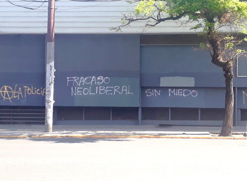 Rayados fuera de supermercado 2