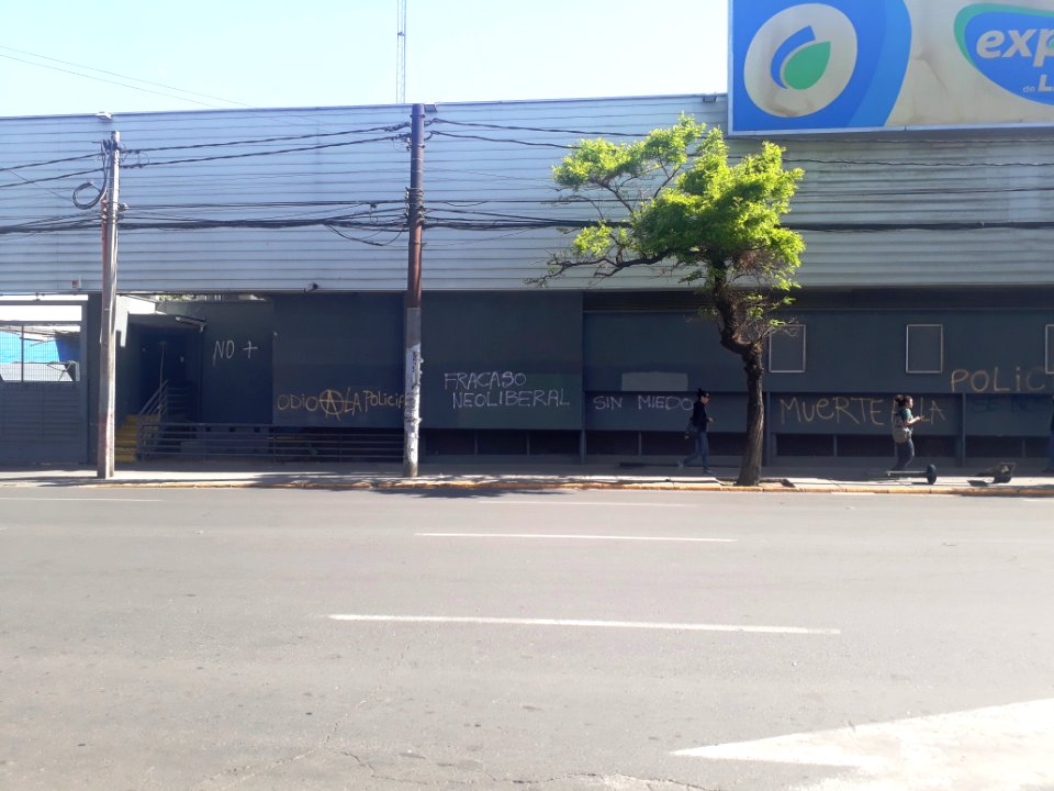Rayado fuera de supermercado