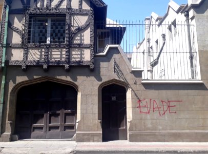 Rayado en la casa de las gárgolas