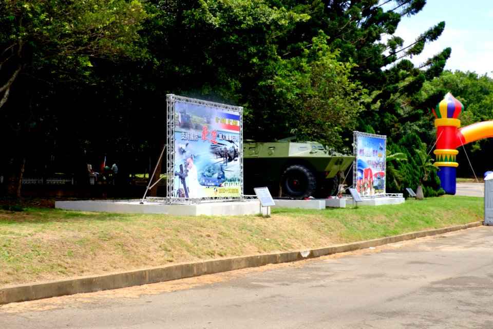 Poster Screens Stand on Empty Equipment Display Platforms at ChengKungling 20150606