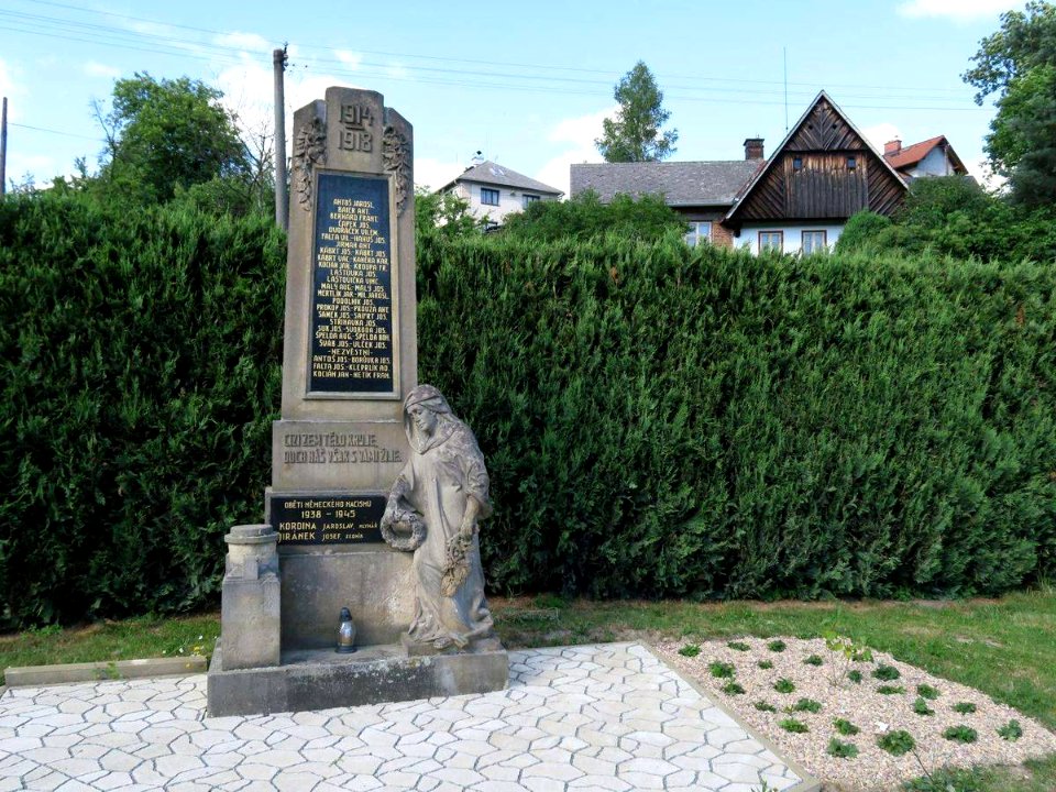 Pomník padlým ve Slatině nad Úpou (Q66226004)
