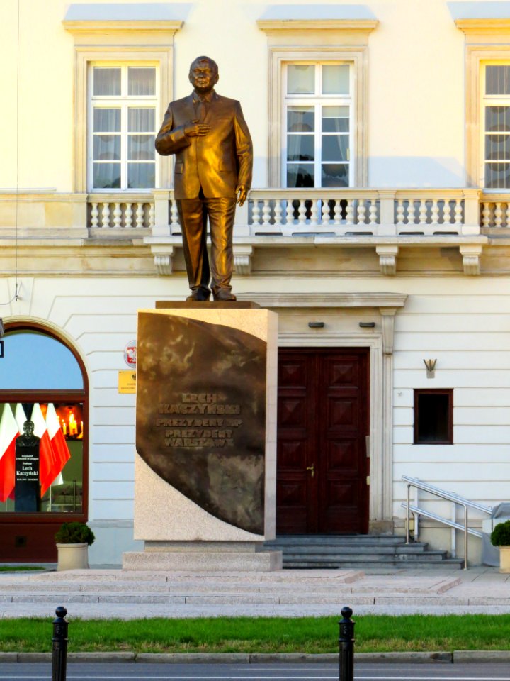Pomnik Lecha Kaczyńskiego Warszawa 01