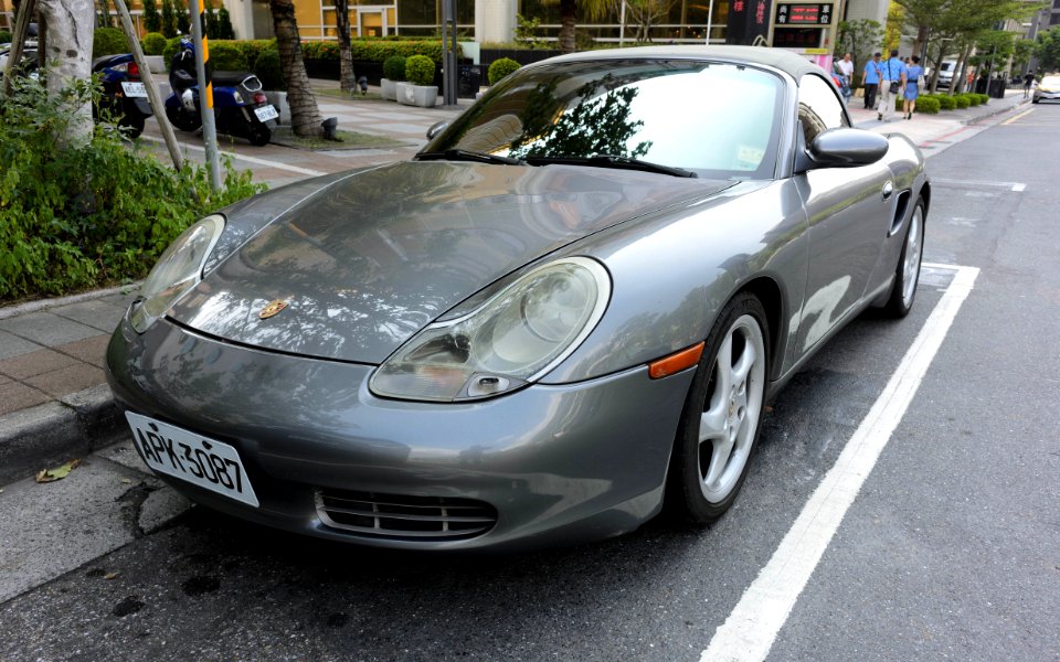 Porsche 981 Boxster at JingYe 1st Road, Zhongshan District, Taipei City 20171001